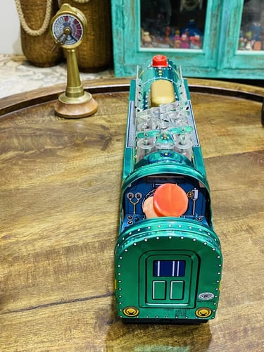 من النوادر؛ قطار من الصاج قديم جداً ومن أشهر الألع...