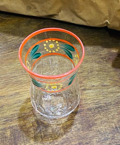 من البنود الشحيحة جداً؛ مغلف بداخله استكانات صناعة...