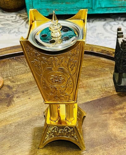 من البنود المميزة؛ مبخرة من المعدن المتين جداً؛ وا...