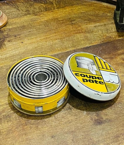 من البنود الشحيحة؛ عدد ٩ قطاعات للعجين دائرية بجود...