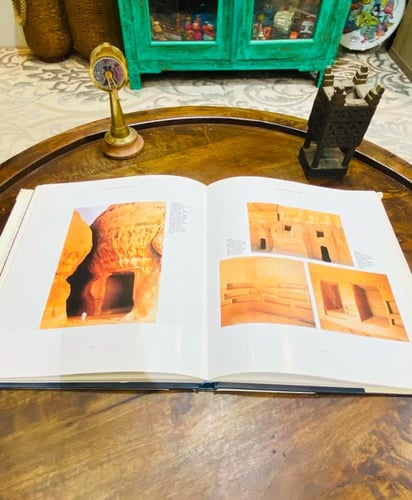 من النوادر؛ مجلد ضخم بطباعة فاخرة جداً باللغة الإن...
