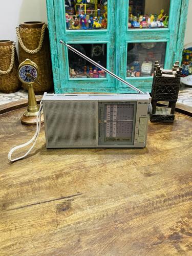 من النوادر؛ راديو من شركة فيلبس موديل D2825 صنع عا...