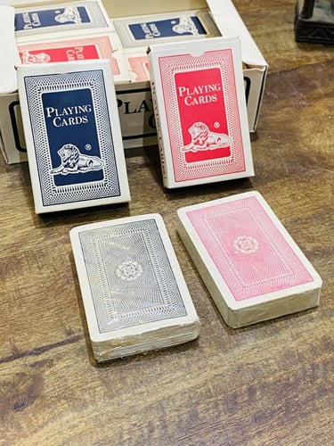 من البنود المميزة؛ ورقة لعب (بلوت) أم أسد قديمة جد...