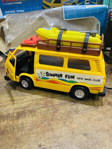 من النوادر؛ سيارة رحلات بريموت سلكي أبوابها قابلة...