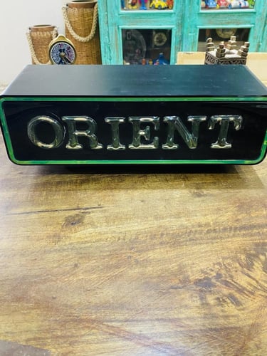 من البنود الشحيحة جداً؛ دعاية لشركة أورينت للساعات...