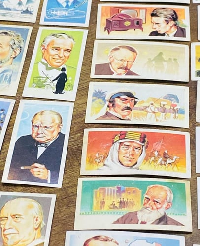 عدد ٤٩ كرت “أصل” عن مشاهير العالم في القرنين الماض...