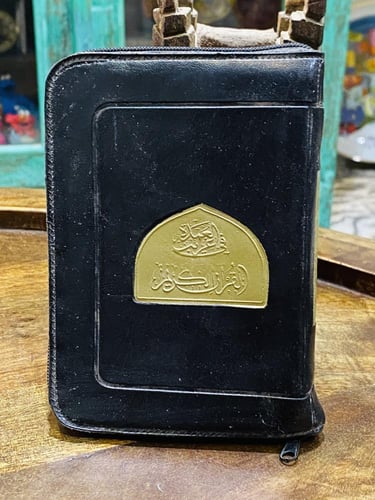 من النوادر؛ عدد ٦ مصاحف حجم صغير؛ خمسة منها كامل ا...
