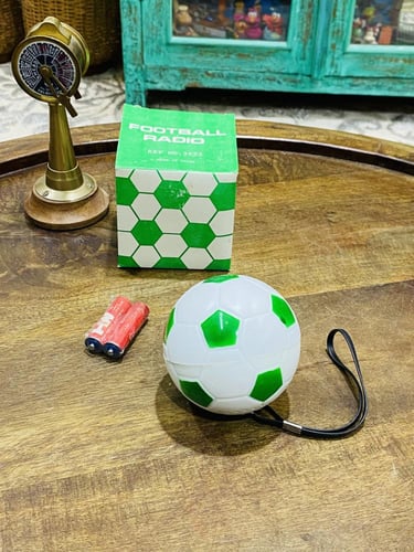 من البنود المميزة؛ راديو على شكل كورة بأربع ألوان...