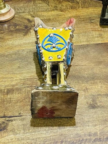 من النوادر؛ مبخرة صناعة يدوية بحجم صغير وأنيق وبشع...