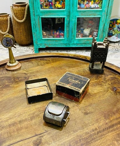 من القطع الشحيحة جداً؛ مسنّ شفرات حلاقة مصنوع في ب...