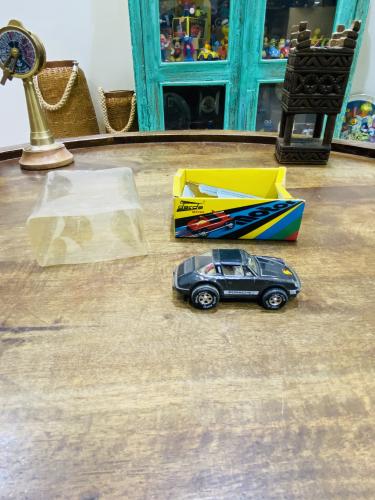 من البنود الشحيحة جداً؛ سيارة بورش مصنوعة من الصاج...