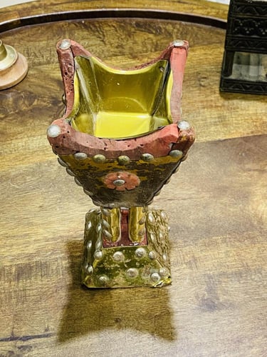 من النوادر؛ مبخرة صناعة يدوية بحجم صغير وأنيق؛ من...