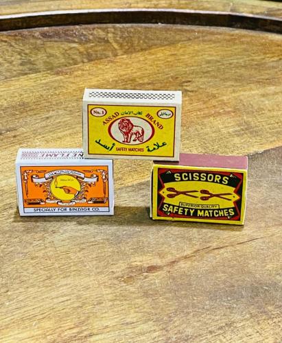 عدد ٣ كباريت مختلفة؛ السعر للجميع