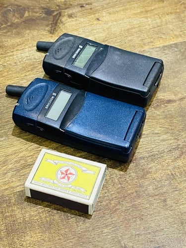 من البنود المميزة؛ جوال أريكسون حجم صغير مزوّد ببا...