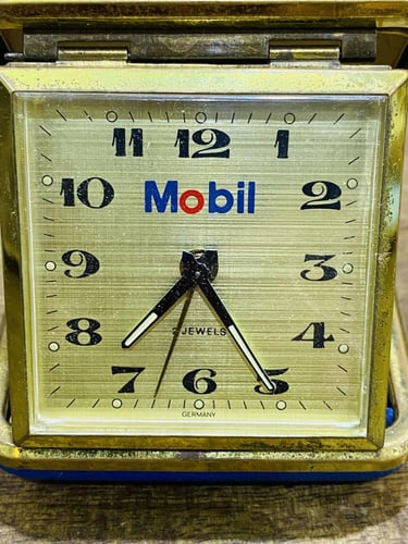 من النوادر؛ ساعة رحلات من شركة موبيل؛ قديمة جداً؛...