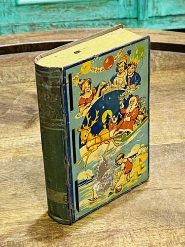 من البنود الشحيحة جداً؛ صندوق معدني على شكل كتاب ب...