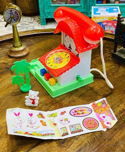 من النوادر؛ لعبة حصالة التليفون؛ عند الضغط على الأ...