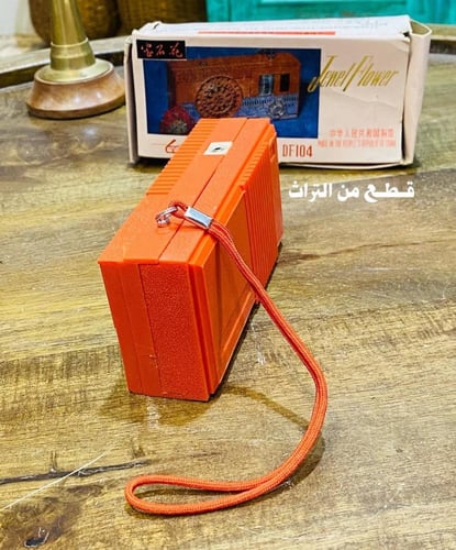 من النوادر؛ راديو أنيق جداً بلون مميز؛ قديم جداً م...