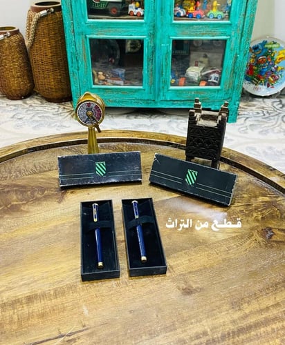 من البنود الشحيحة؛ أقلام ريشة قديمة عمرها أكثر من...