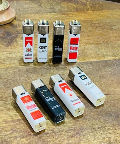 عدد ٤ ولاعات بشعار شركات الدخان؛ السعر للجميع ٤ حب...