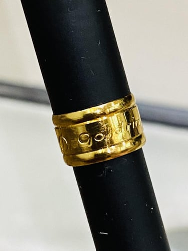 من النوادر؛ قلم حبر (الحبر جاف يحتاج تبديل) بلون أ...