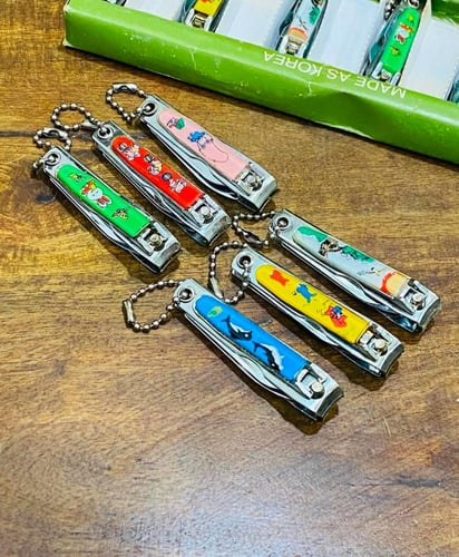 من البنود المميزة؛ كرتون بداخله عدد ١٢ مقص أظافر؛...