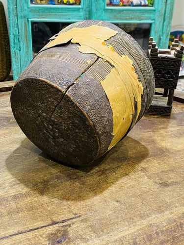 من البنود الشحيحة؛ مكيال نجدي قديم جداً (موسر) بحز...