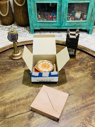 من النوادر؛ ساعة منبة تعمل بالتكويك بلون جميل وممي...