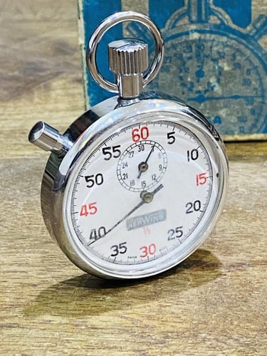 من النوادر؛ ساعة احتساب الزمن في السباقات تعمل بال...