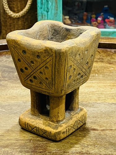 من البنود الشحيحة جداً؛ مبخرة من الحجر قطعة واحدة...