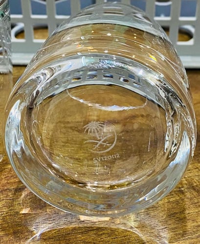 من البنود المميزة؛ صندوق بداخله عدد ١٢ كأس بشعار ا...