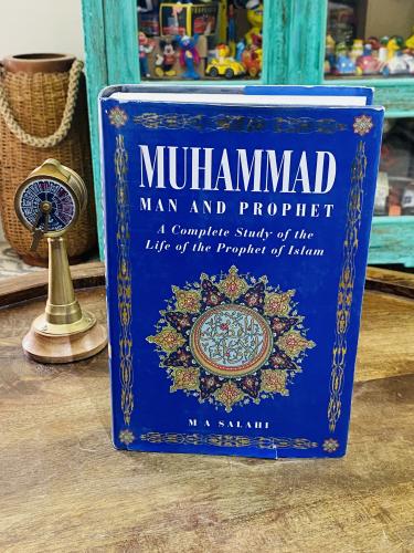 مجلد باللغة الإنجليزية عن نبينا محمد صلى الله عليه...