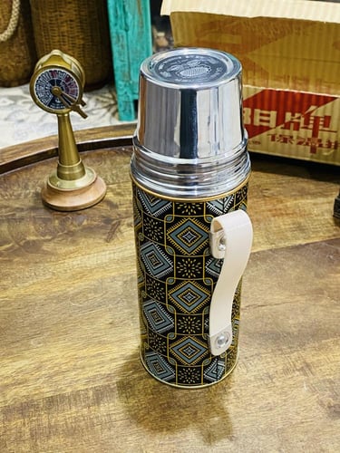 من البنود الشحيحة؛ زمزمية قديمة جداً بلون مميز؛ عم...