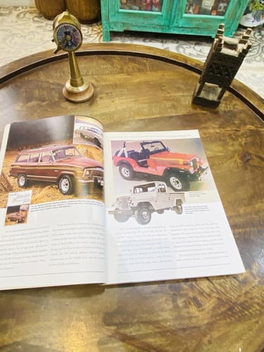 من البنود الشحيحة والجميلة؛ مجلد ضخم بطباعة فاخرة...