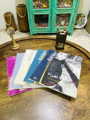 عدد ٥ مجلات منها ٤ مجلات القافلة ومجلة أضواء على ا...