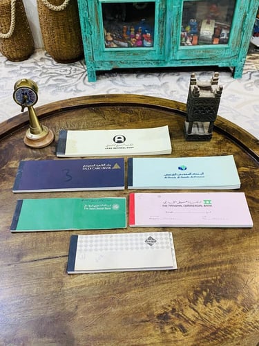 من النوادر؛ عدد ٦ دفاتر شيكات من بنوك مختلفة قديمة...