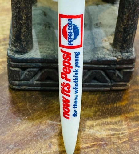 من القطع الشحيحة؛ قلم من دعايات بيبسي كولا الجزء ا...