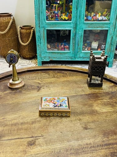 من البنود المميزة والجميلة؛ صندوق من الخشب الطبيعي...