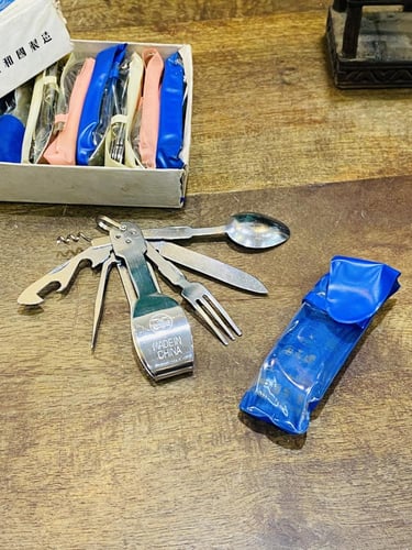 من النوادر؛ سكين رحلات ٦ في ١ يوجد بها مكان لتعليق...