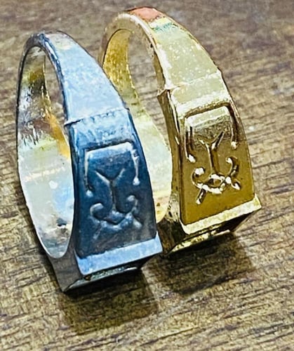 من البنود الشحيحة؛ مغلف بداخلة عدد ٣٦ خاتم قديمة ج...