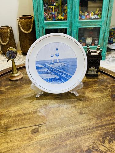 من البنود الشحيحة؛ صحن بورسلان جميل جداً؛ عرض الصح...