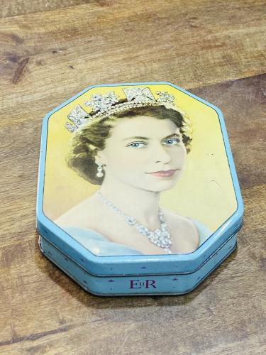 من البنود الشحيحة؛ علبة أصلية قديمة تذكارية صنعت خ...