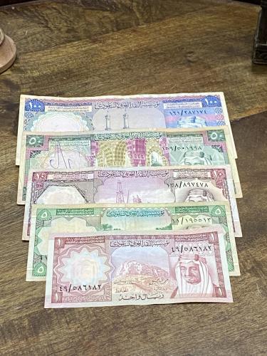 الإصدار الثالث من مؤسسة النقد العربي السعودي؛ طقم...