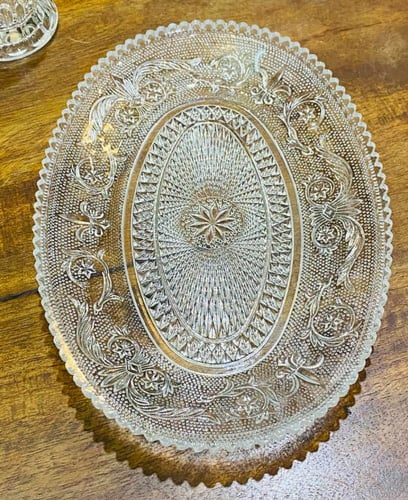 من النوادر بهذا الشكل؛ طقم مكون من ٦ كاسات وبلم زج...