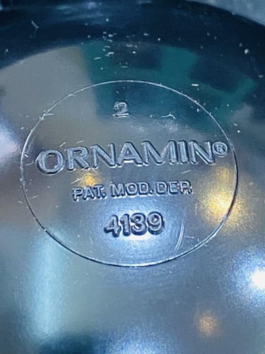 من البنود الشحيحة جداً؛ طفاية سجائر بشكل أنيق من ش...