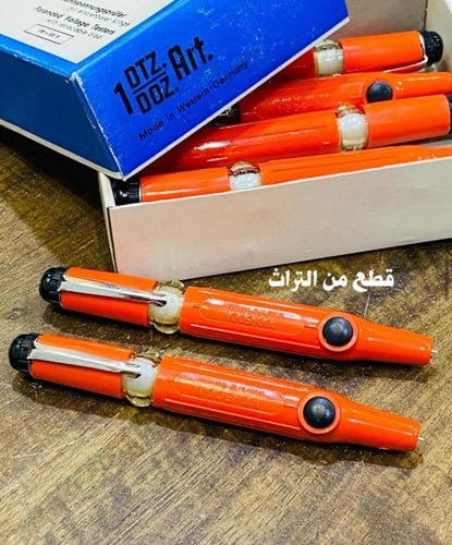 من نوادر المفكات؛ مفك جميل وقديم جداً؛ يخرج بالضغط...