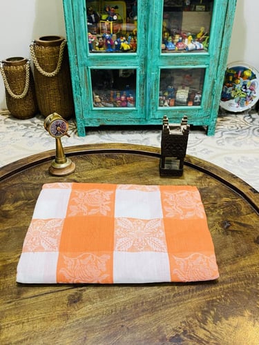 من البنود الشحيحة؛ مفرش أبو طير الشهير والذي كان م...