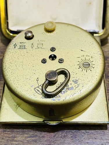 من النوادر؛ ساعة رحلات من شركة موبيل؛ قديمة جداً؛...