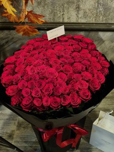 A bouquet of luxurious Jouri roses, large size, 10...