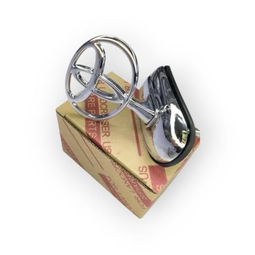 علامة كبوت لاندكروزر 90 - 97 فضي